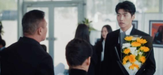 施诗肖凯中冬至美救英雄  冬至之夜，危机四伏，肖凯中饰演的禹柏枫命悬一线。施诗饰