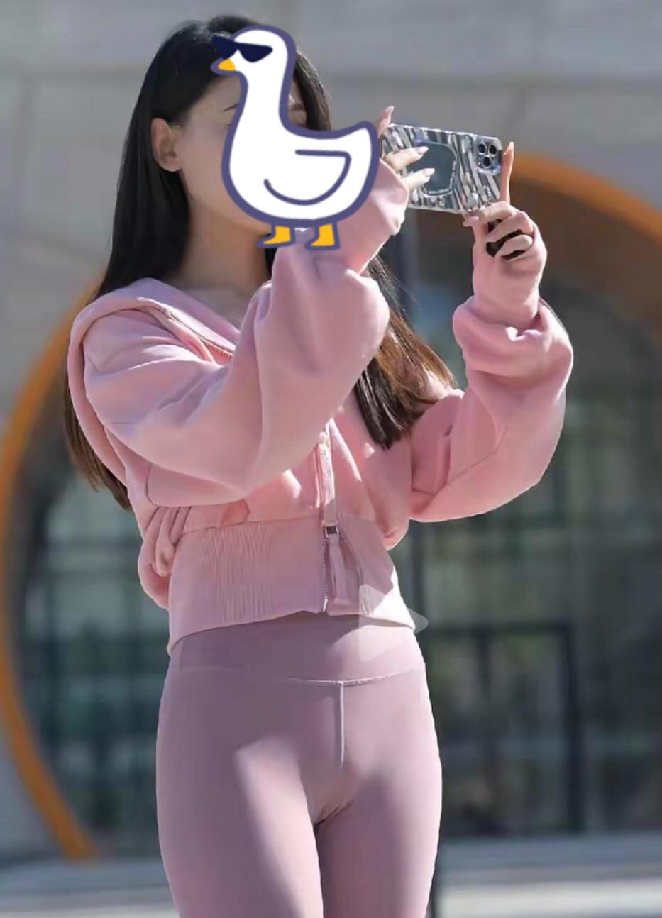 讨厌的是那条线，怎么都觉得影响了气质。