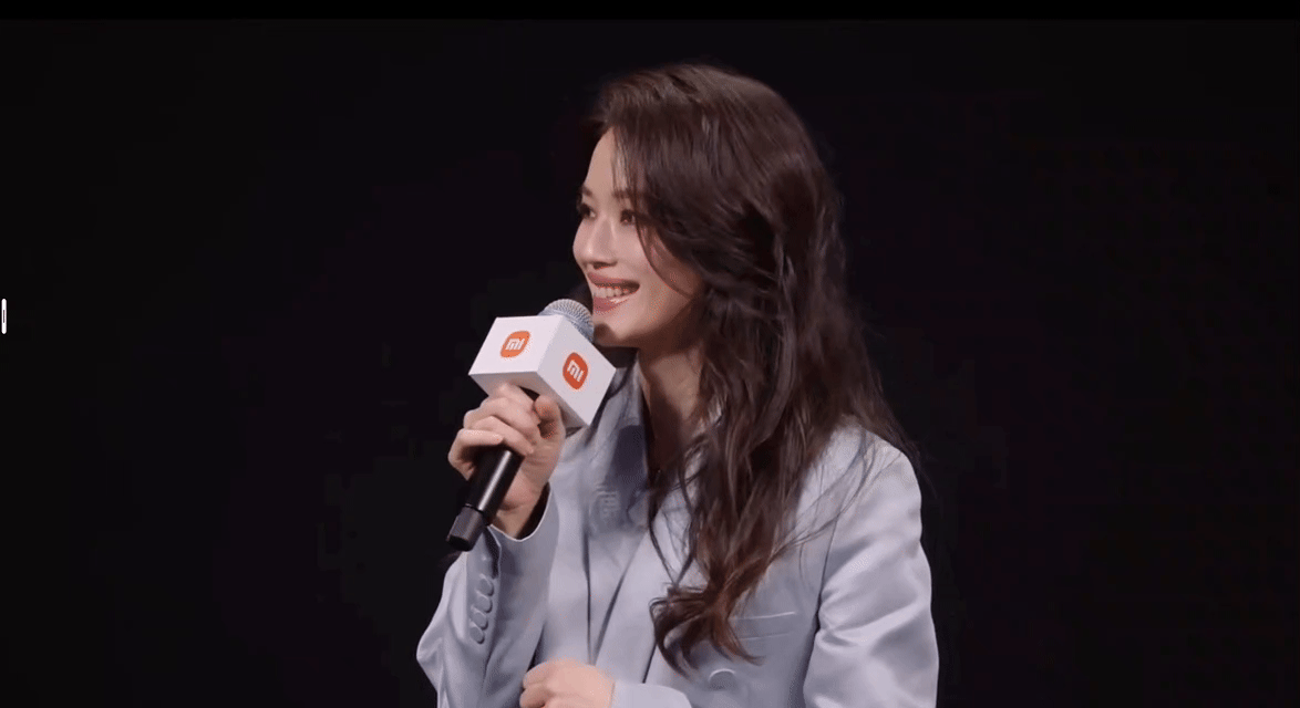 舒淇对新SU7卡布里蓝印象最深 舒淇的审美一直在线，一眼就选中了卡布里蓝。这抹源