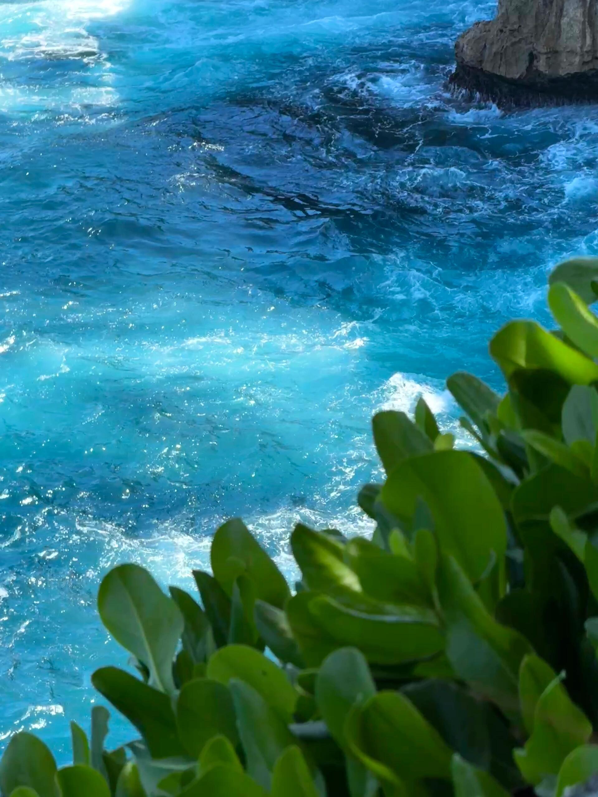 海浪会拍走所有的烦恼🌊 