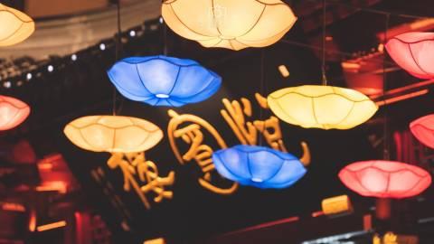一个人工作独立、经济独立，就是能干的人。但如果情绪不独立，人格不独立， 也就是个