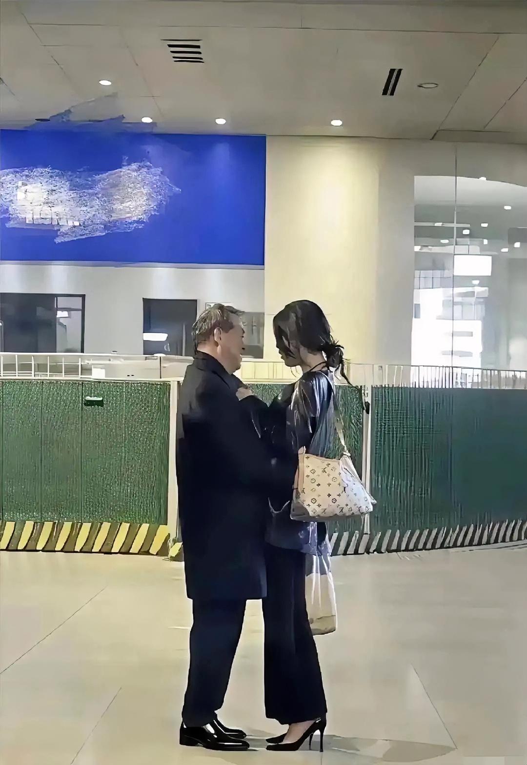 他们是真爱就像老王和田小姐。
男的不贪财，女的不贪色。