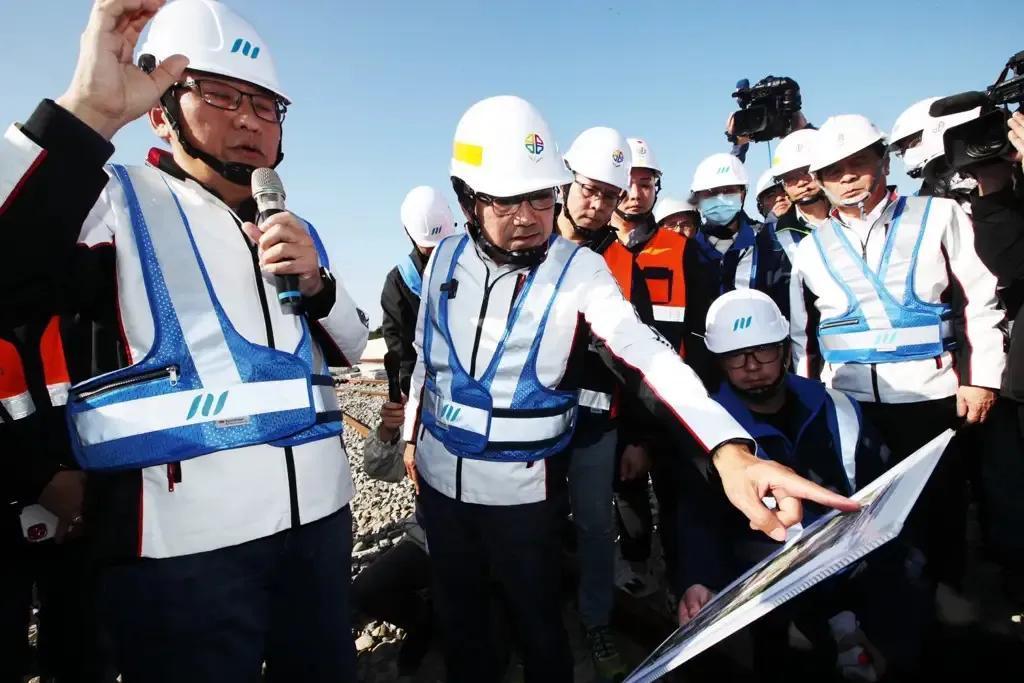 【选举失败的侯友宜担心被罢免，选后第一天急忙去上班】
新北市长侯友宜选举失败之后