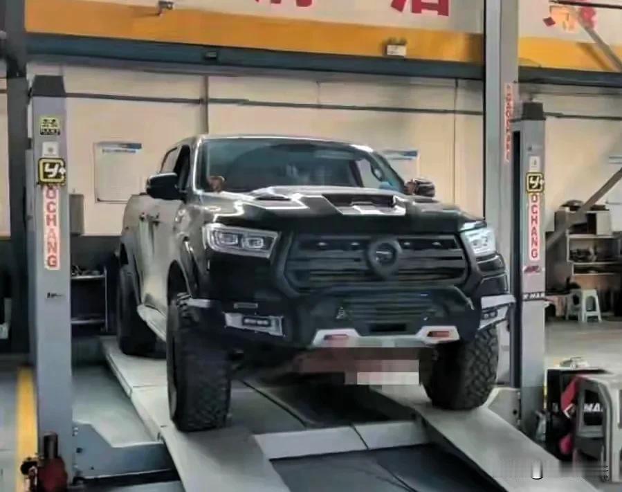 陕西西安，一女子开着长城炮柴油车，到某加油站加油，她告诉工作人员: 柴油加满，谁