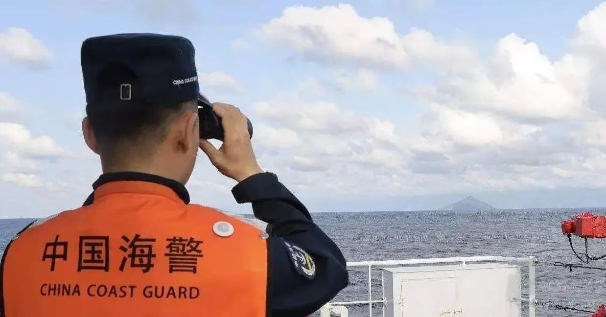 菲律宾颠倒黑白，中国海警动真格了。
9月18日上午，南海仙宾礁附近海域，中国海警