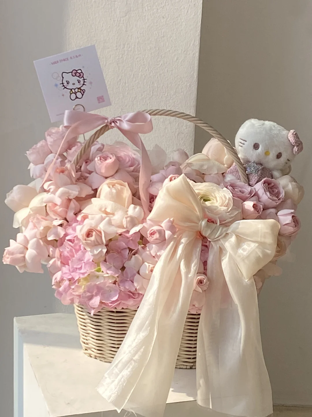 女神节，是粉粉嫩嫩的Kitty花篮啊！🎀