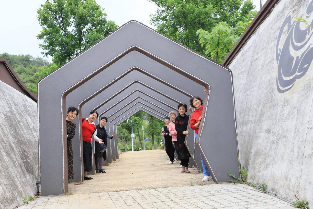 生活最重要的是什么？这个问题似乎简单，却像一面多面镜子，折射出每个人不同的答案。