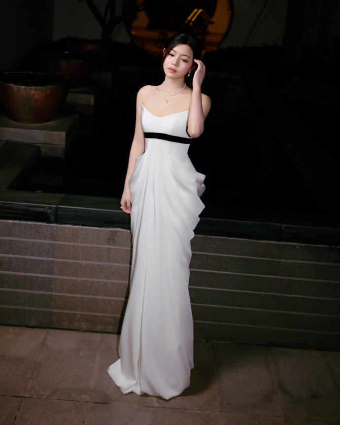 陈妍希谈怀孕妊娠纹 很共情她作为女演员的担忧。但请相信，真实的、带有生命印记的身