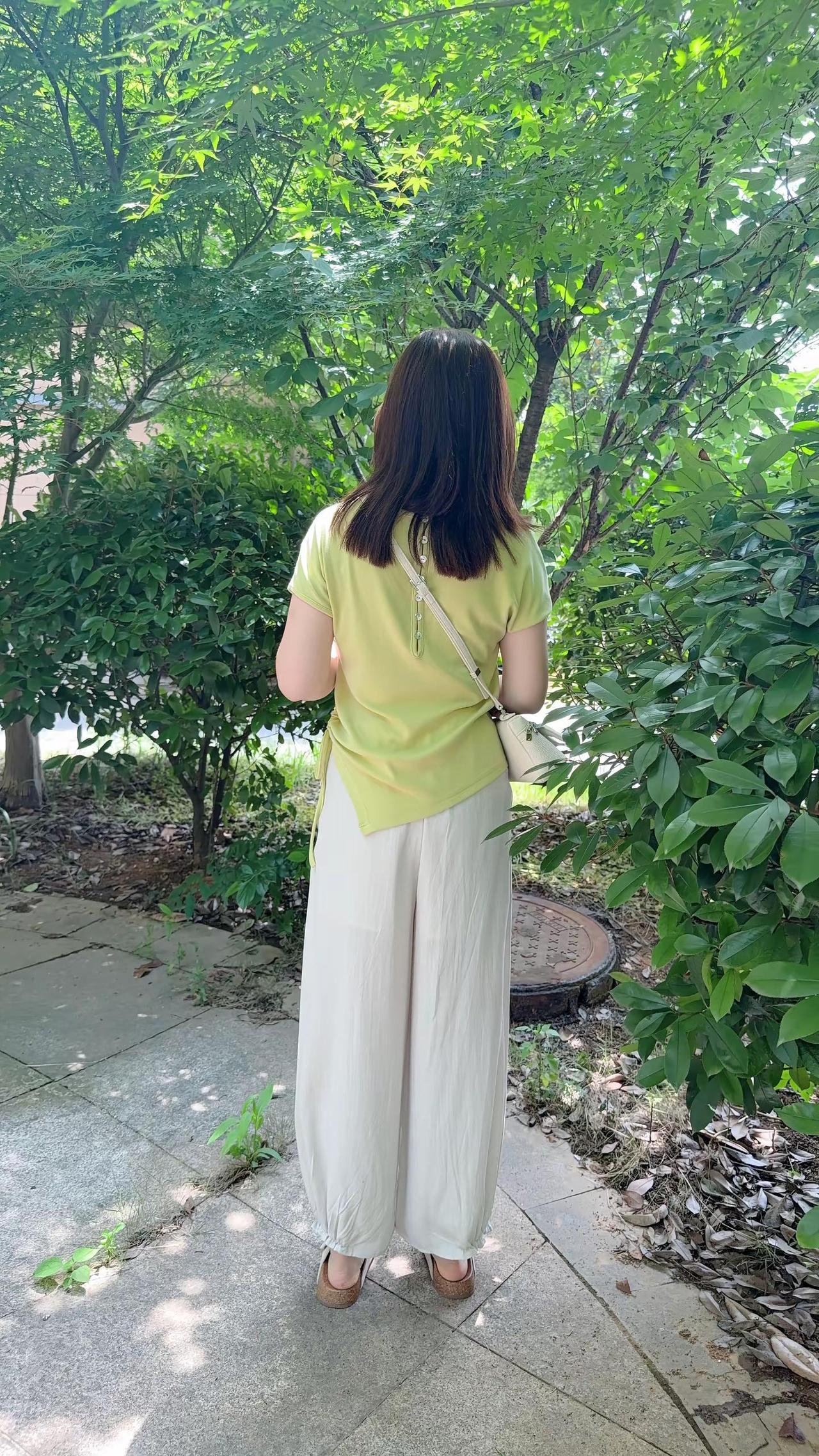 一个普通的下午，拉着儿子出门给我拍照，他说妈妈嘿嘿家的衣服好好看😻嘿嘿服饰 嘿
