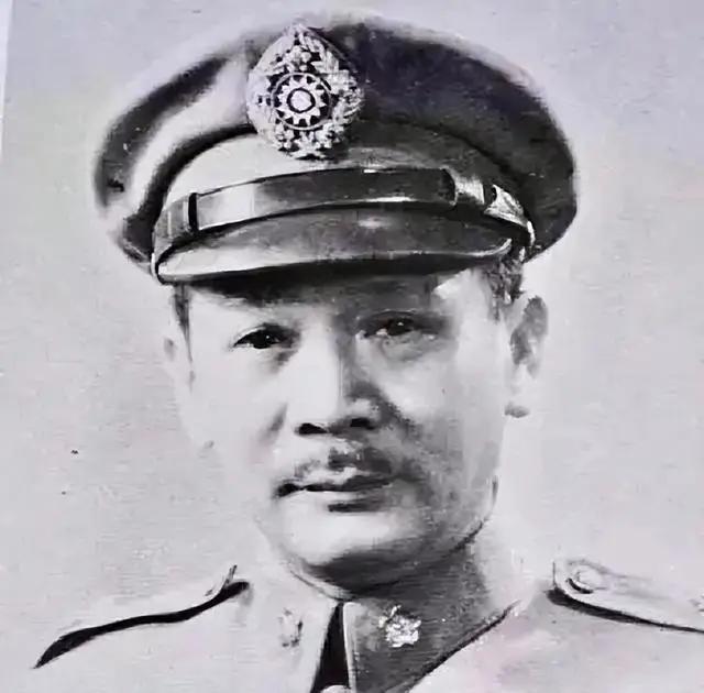 1980年3月13日，香港。 全国人大常委会委员长叶剑英，向一位刚刚病逝的国民党