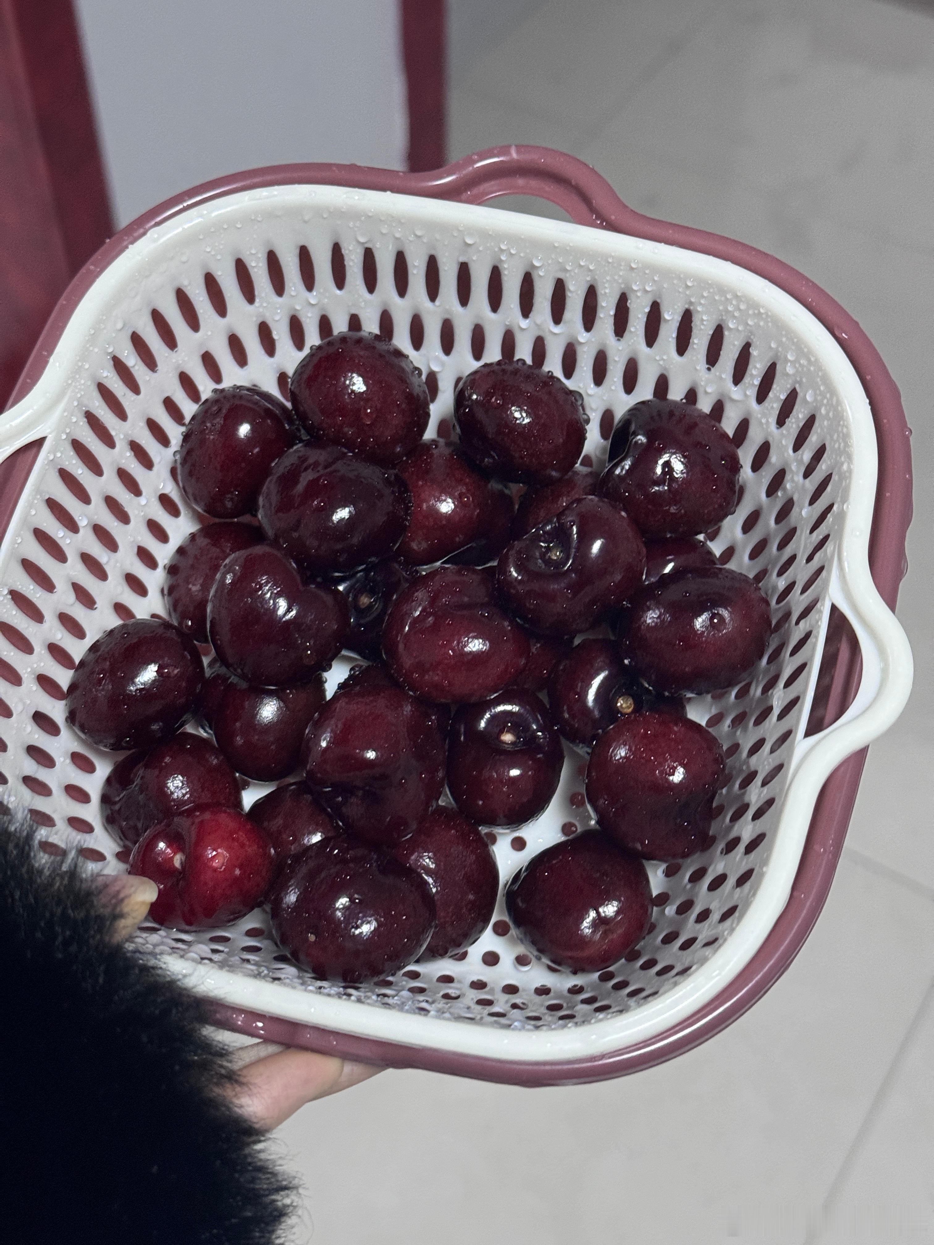 早上好呀！离春节又近了一天[doge][doge]洗个车厘子🍒当早餐 