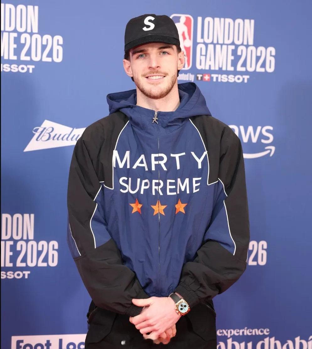 赖斯出现在了NBA伦敦赛的现场。萨利巴也出现在了NBA伦敦赛的现场，并且他被问到