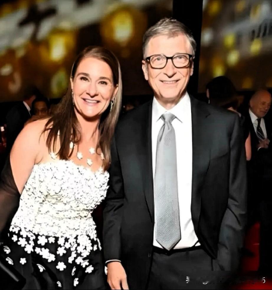 盖茨承认婚姻不忠，2000年左右与微软女员工的婚外情，是信任崩塌的起点，也成为婚