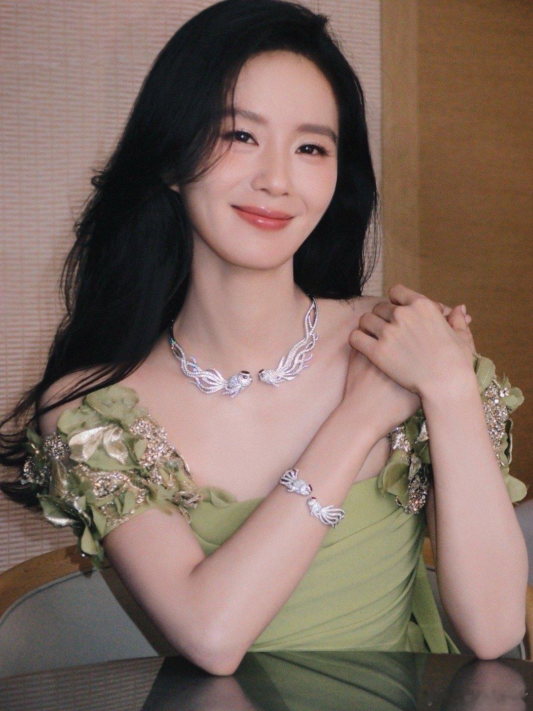 #狐妖小红娘竹业篇预约量破200万# 七夕将至，爱意满屏。200万预约，不仅仅是