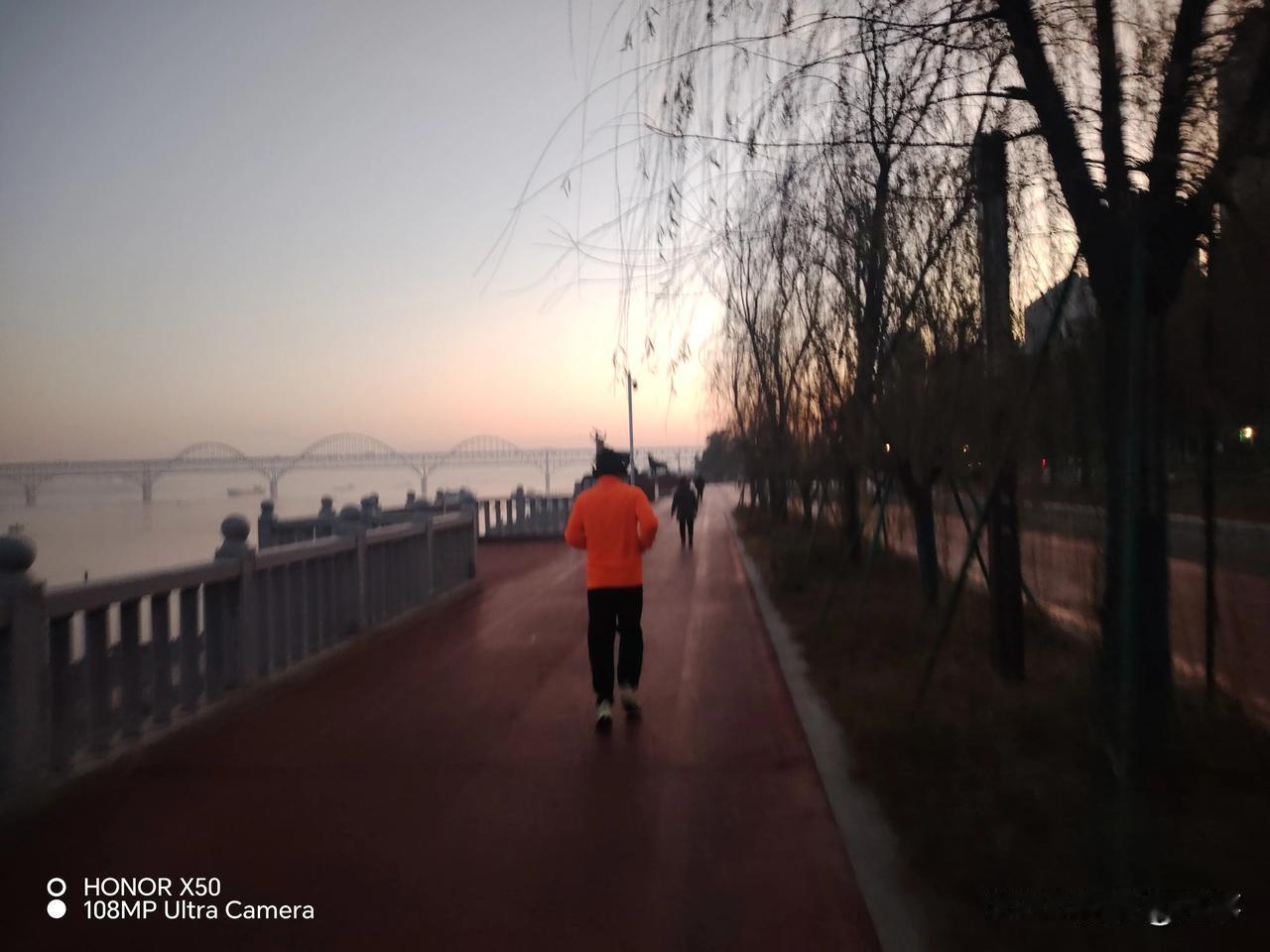 1月14日长江岸边晨练“上头条聊CBA”