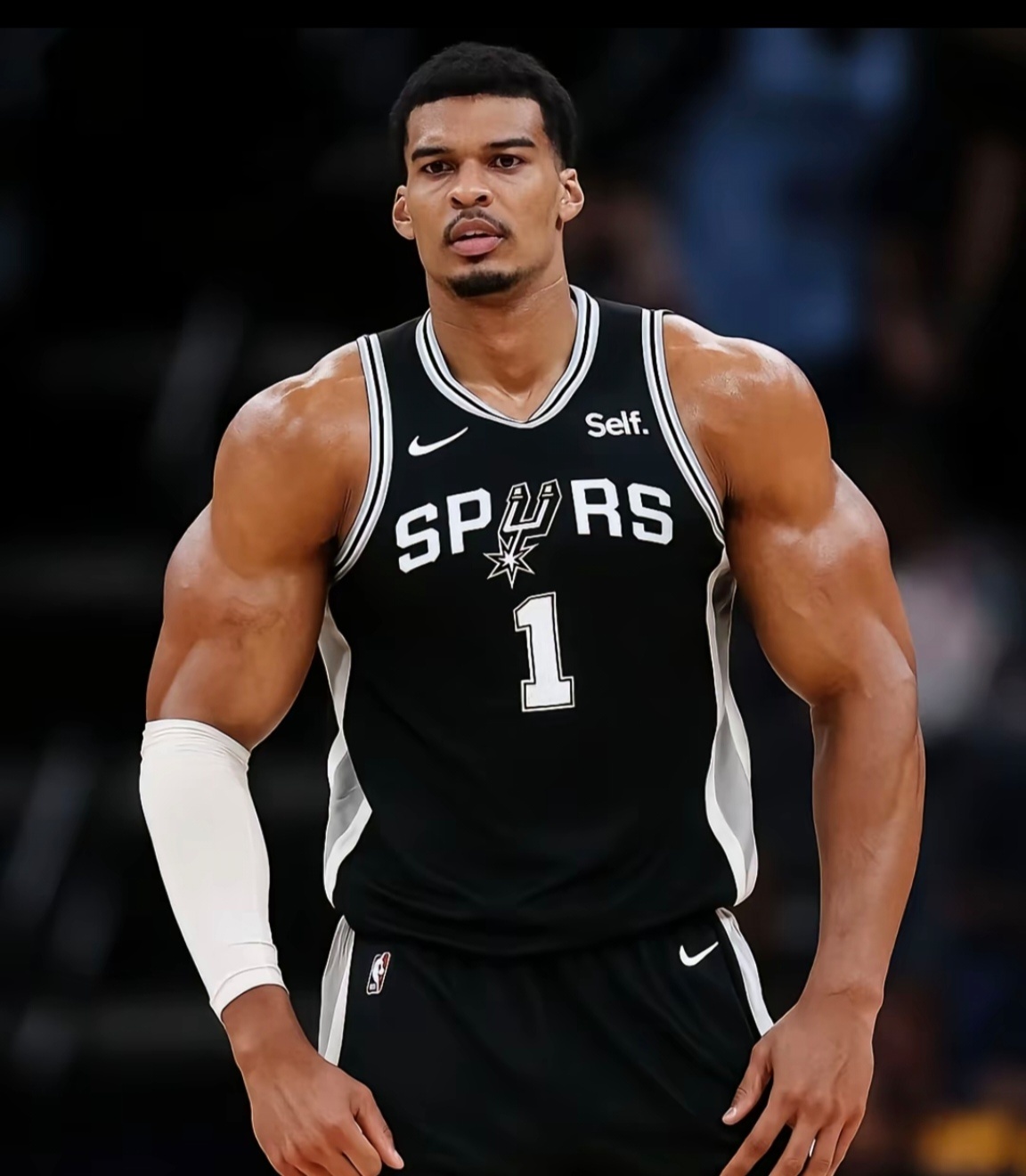 本赛季至今球员防守对方投篮命中率前三名：第一名、文班亚马(38.1%)第二名、凯