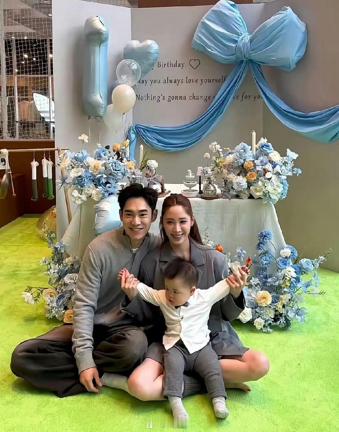 欧阳妮妮张书豪给儿子办周岁宴欧阳妮妮给儿子办周岁宴 欧阳妮妮张书豪给儿子办周岁宴