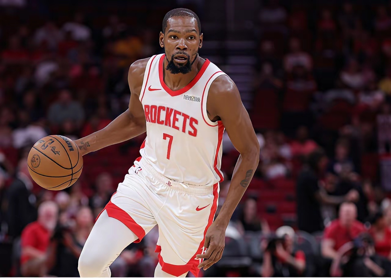 37岁的杜兰特每场都被对手多人包夹，为啥？看看湖人詹姆斯，打球这么多年都没这待遇