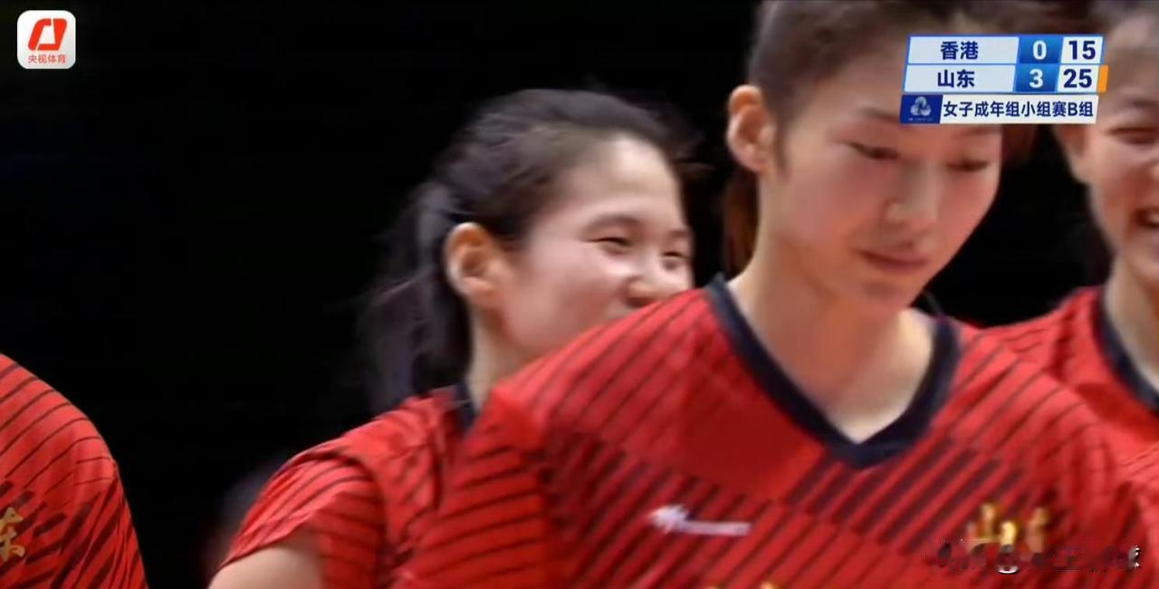 3-0零封香港队，三局比分分别为25-12、25-13、25-15，三局比分均未