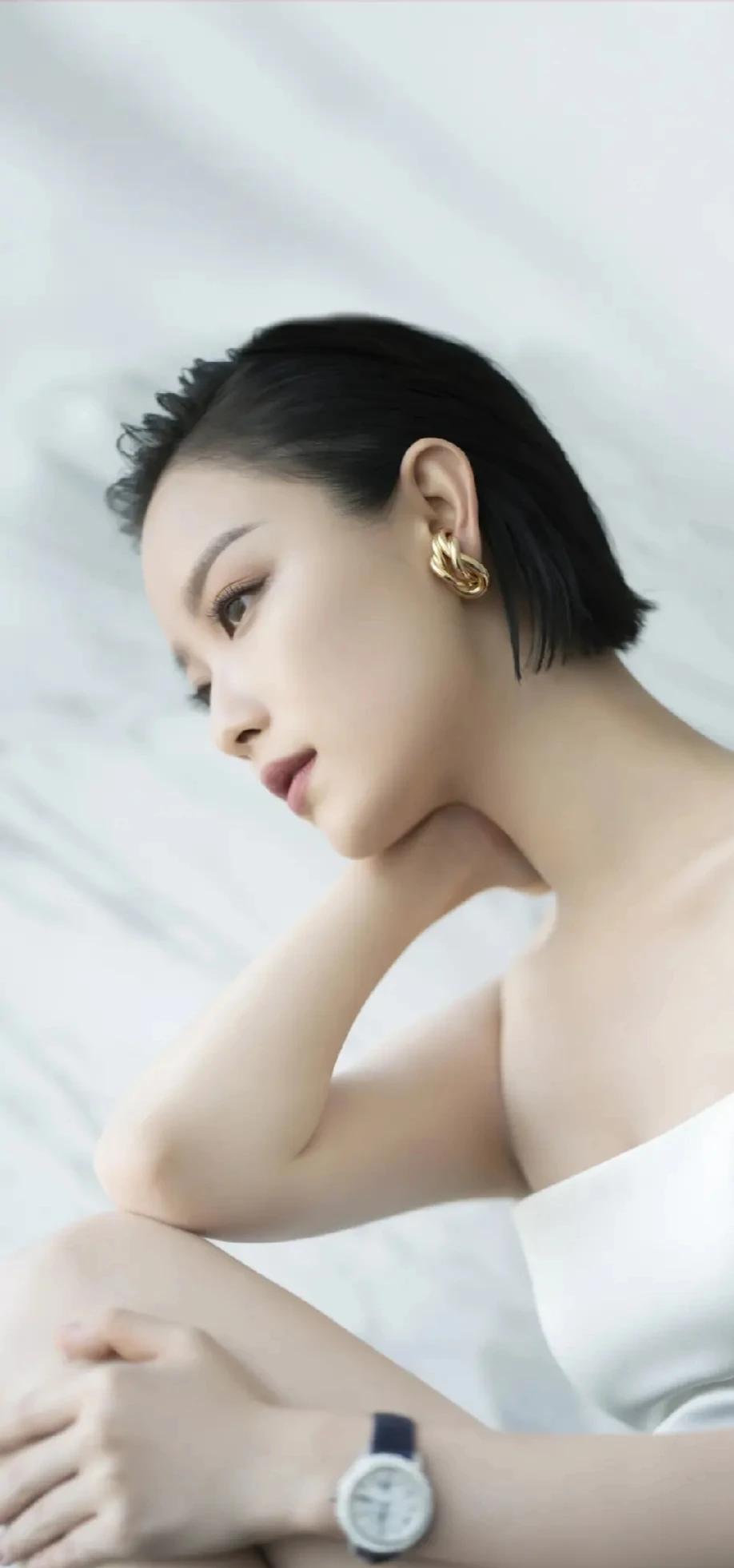 她是谁来着？怎么这么眼熟呢！