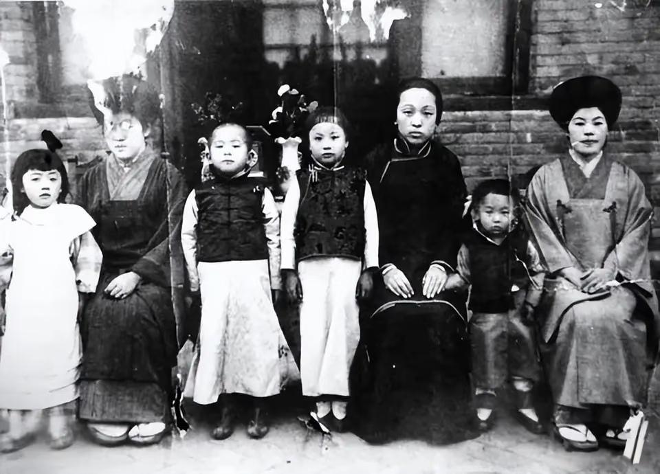 很多人知道东北王张作霖风光无限，也知道少帅张学良大名鼎鼎，却没人记得，张作霖这辈