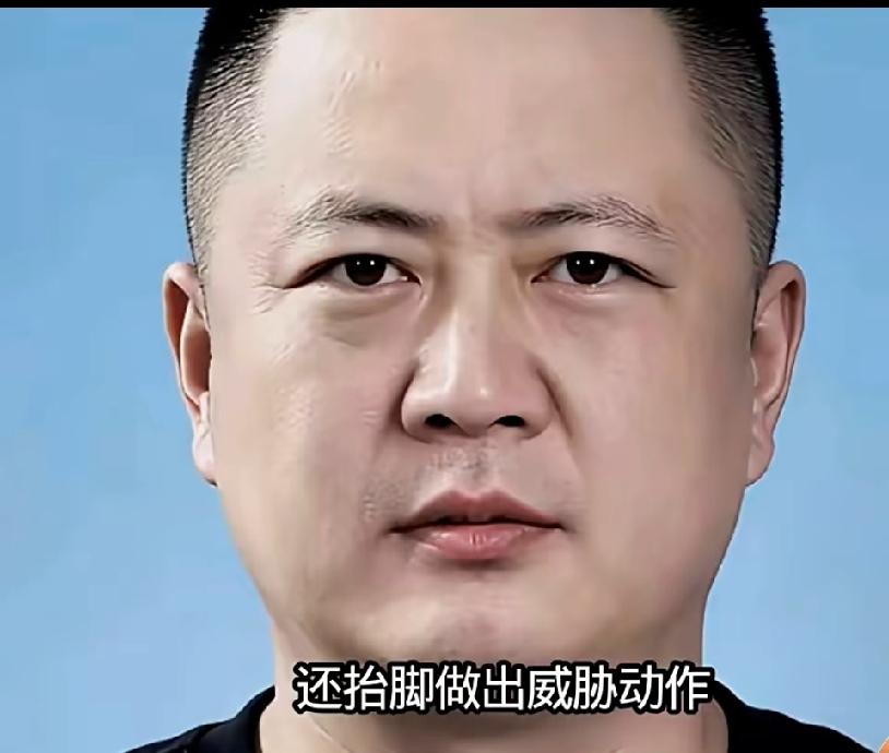 大家发现没？
截止到现在东航机闹欧某某
除了知道他姓欧还有那张下飞机的照片以外