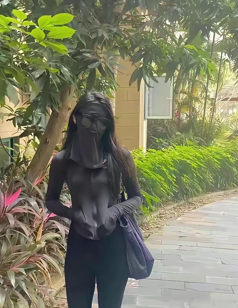 确实啊 现在大街小巷随处可见这种全副武装的防晒穿搭 