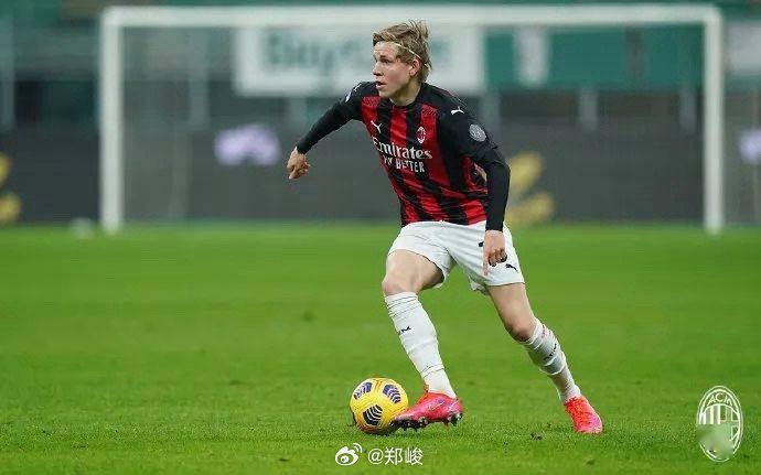 之所以突然查询当年法兰克福买海于格的这单交易，是因为看到亚沙尔转会的奖金机制。米