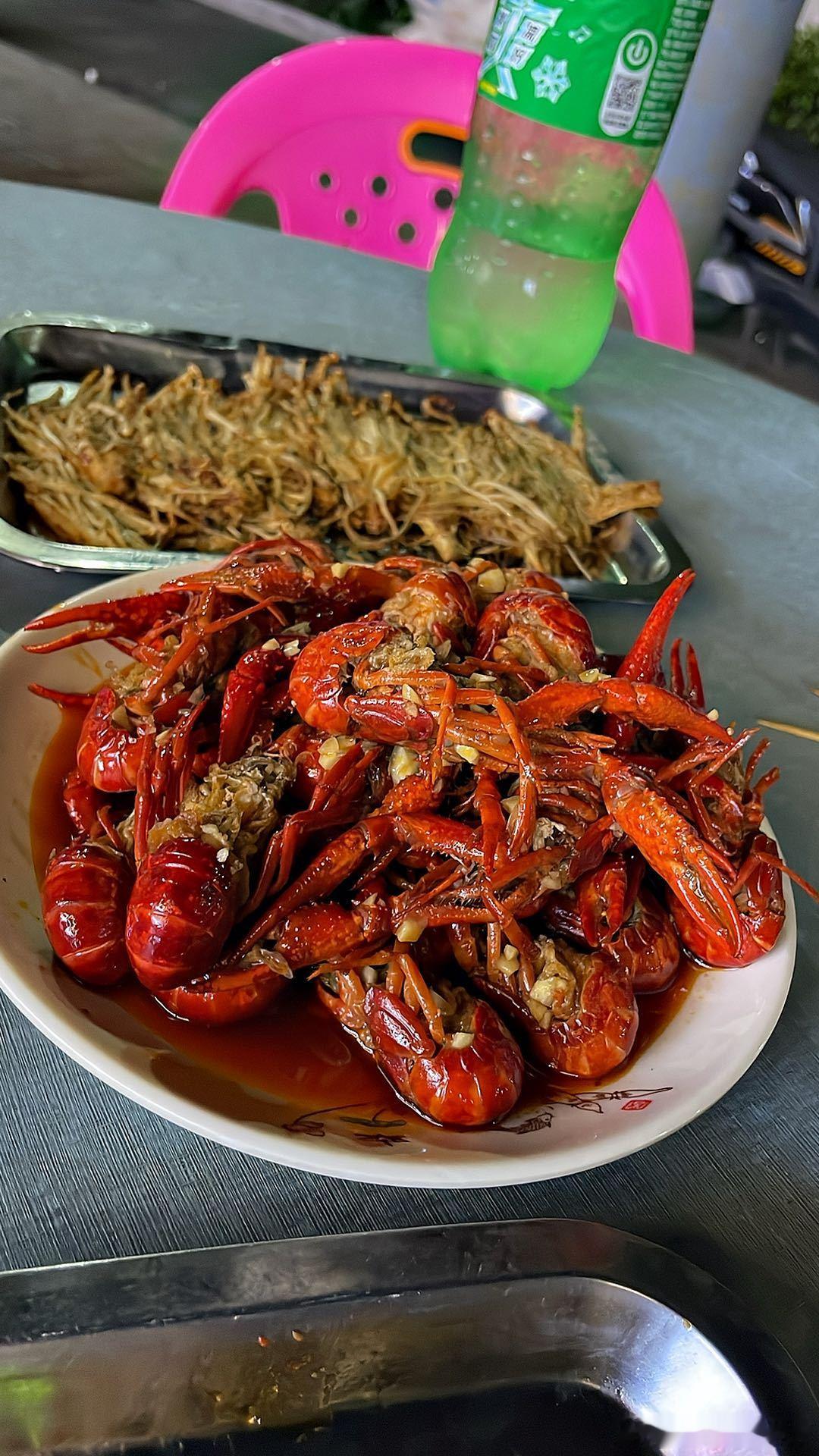 吃完虾千万不要剧烈运动没想到送了一份龙虾这下真的不会剧烈运动了 