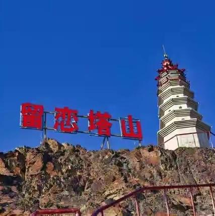 听李梦桃报告会

窗外天是典型的新疆蓝，
蓝得有点深不见底。
我还没有意识到，