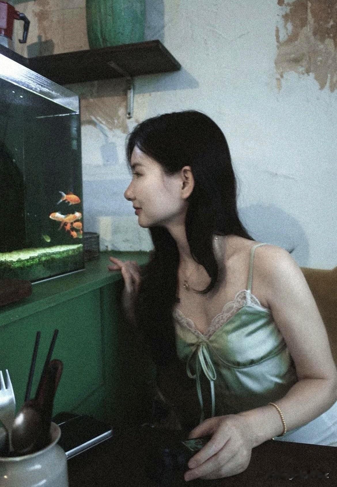 我干家电清洗快十年了，头一回碰上这种事，真把我整懵了。
现在有些人过日子，真是比