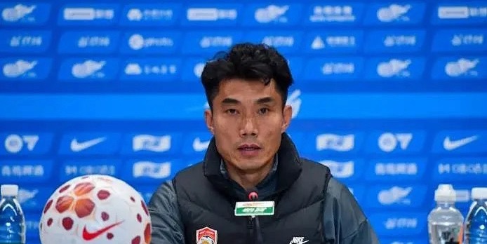 中超联赛第4轮，青岛西海岸客场挑战成都蓉城，尽管补时阶段阿齐兹抓住机会打入一粒进