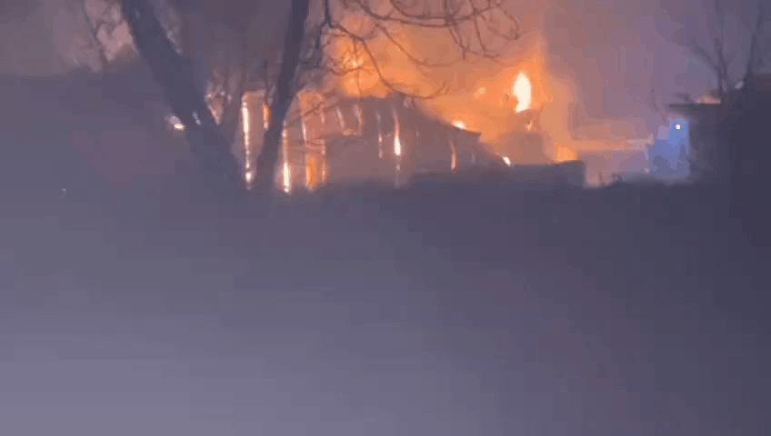 🚨🇮🇷🇮🇱在伊朗导弹袭击之后，本·古里安机场附近爆发火灾，目前火势仍在