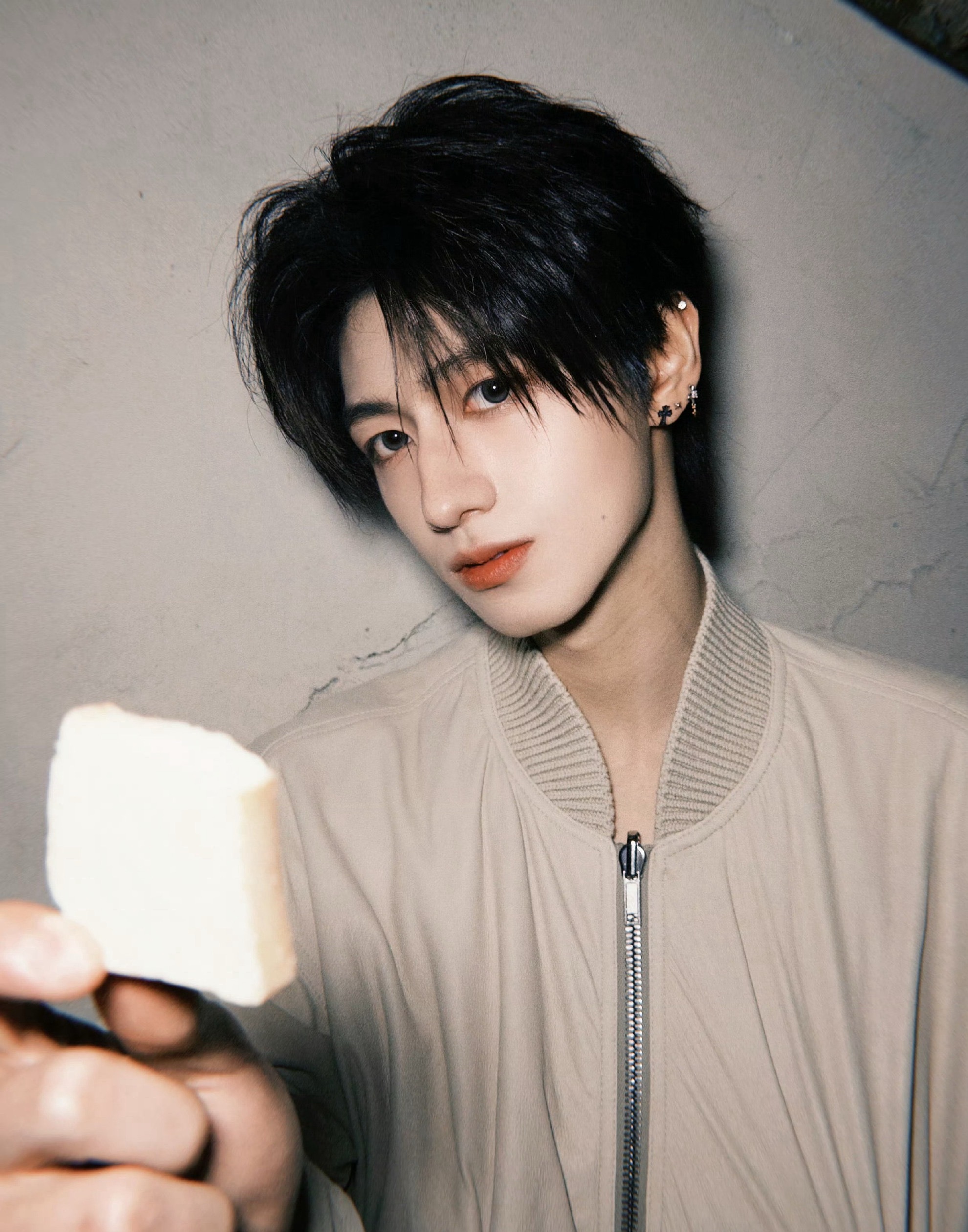 朱志鑫下班报备照 帅气的一天 