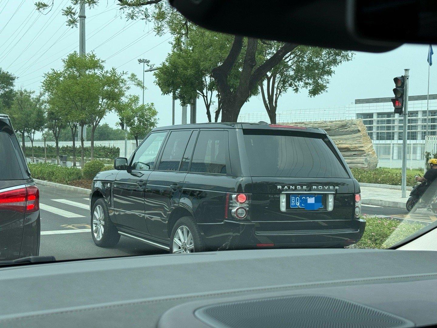 好整的一台“宋秘书款”大揽胜。L322真经典，至今看着都挺带劲的。 ​​​