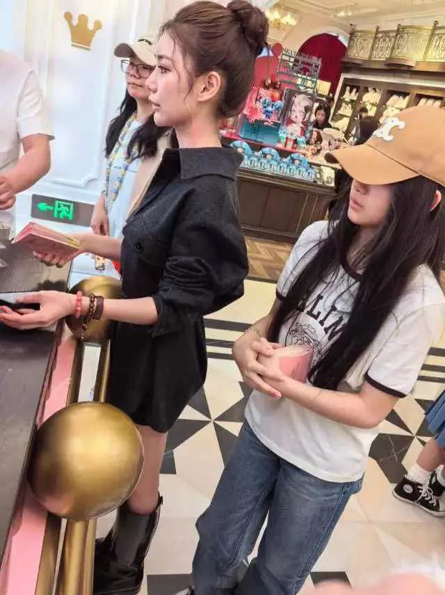 近日，汪小菲与马筱梅回台北的消息引发广泛关注，马筱梅和小玥儿的相处状态更是成为大