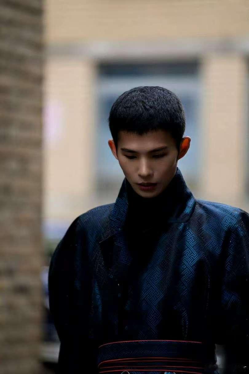 陆仙人每一步都是对梦想的表达  陆仙人用一场又一场的走秀，回应所有质疑。伦敦时装