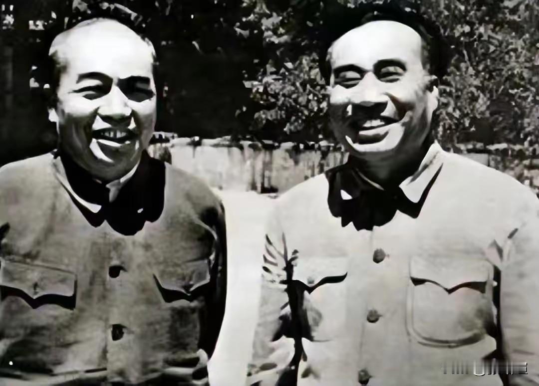 朱总司令与彭老总两位元帅，戎马一生，功勋卓著，既是人民军队的杰出统帅，更是军中泰