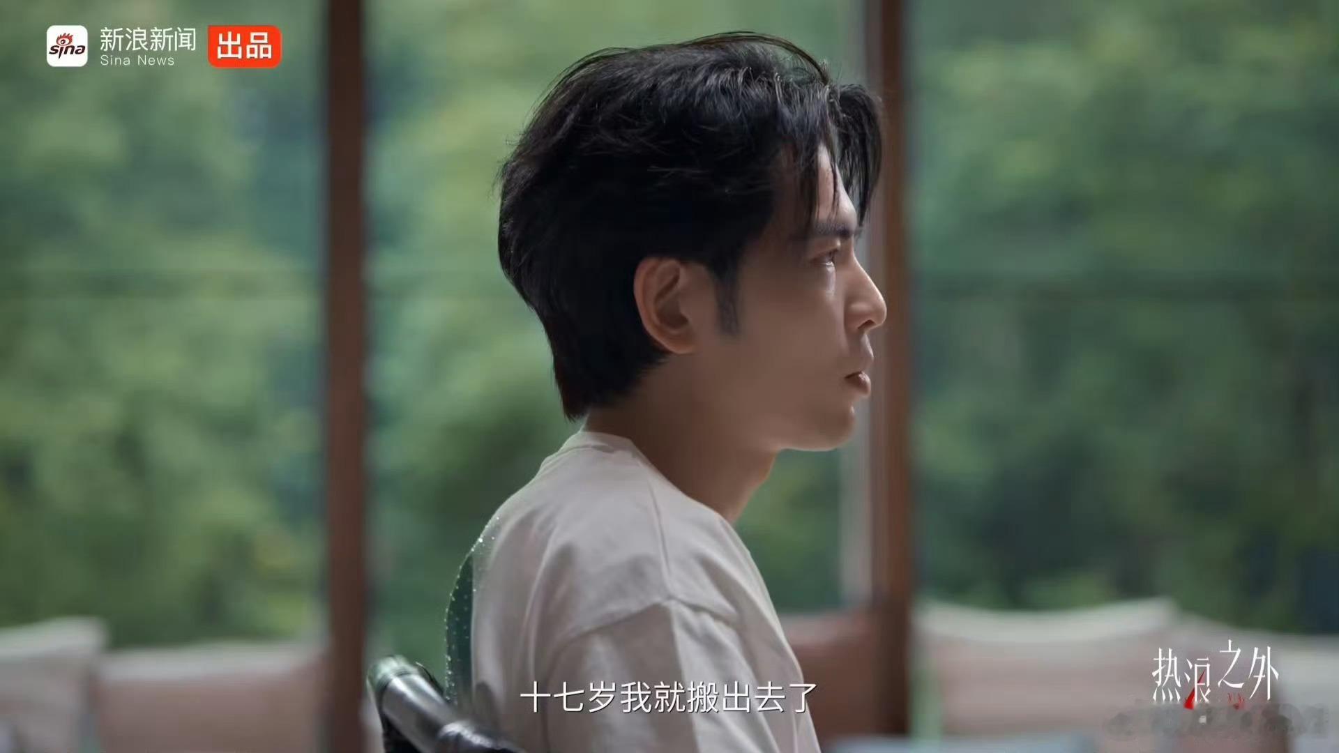 很难想象光鲜的歌手年少这般辛苦，萧敬腾17岁独自在外驻唱，单日连唱18小时，整整