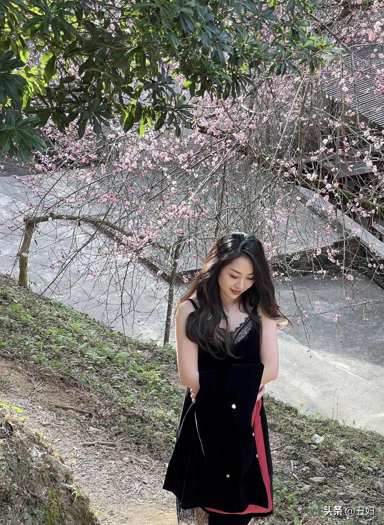 女人最美是气质还是最美的是善良?气质是岁月的沉淀，是读过的书、走过的路在言行里的