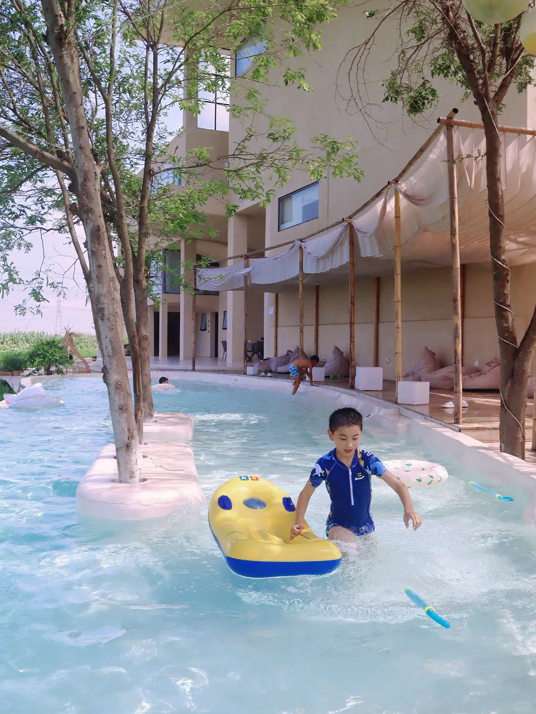 绝了！亲子民宿的稻田泳池好chill‼️