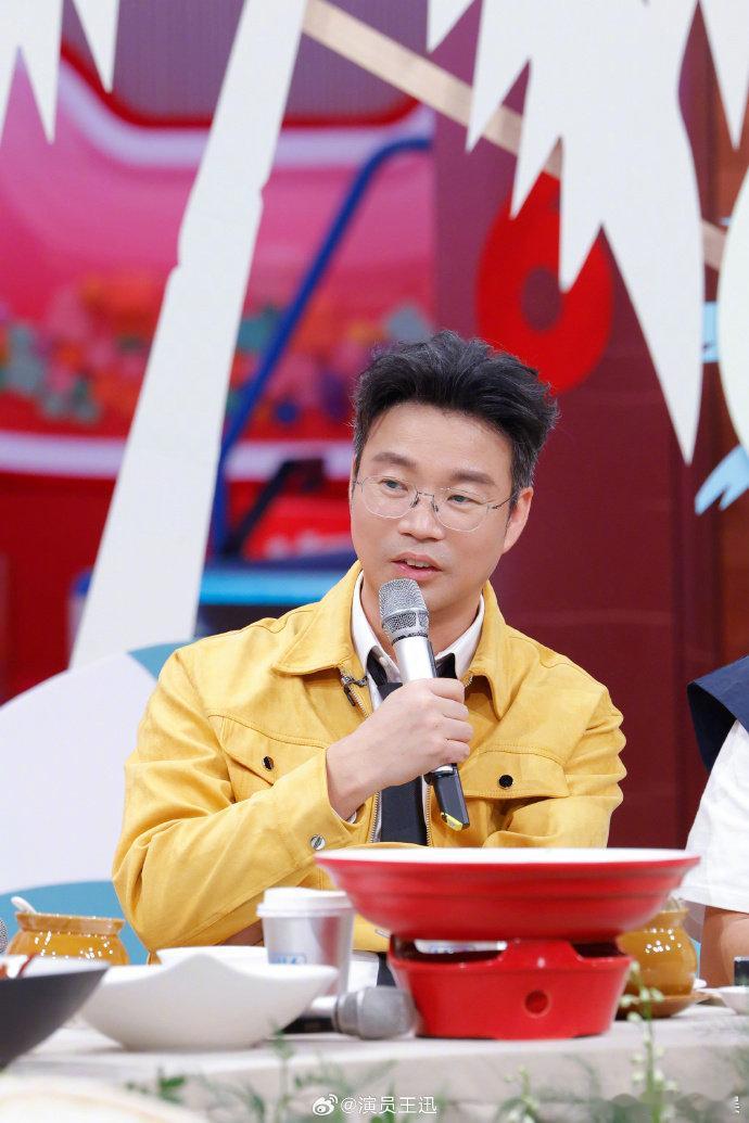王迅想上位的心藏不住了表面贴心关心老板身体，背地里盘算接手店长，这小心思观众一眼