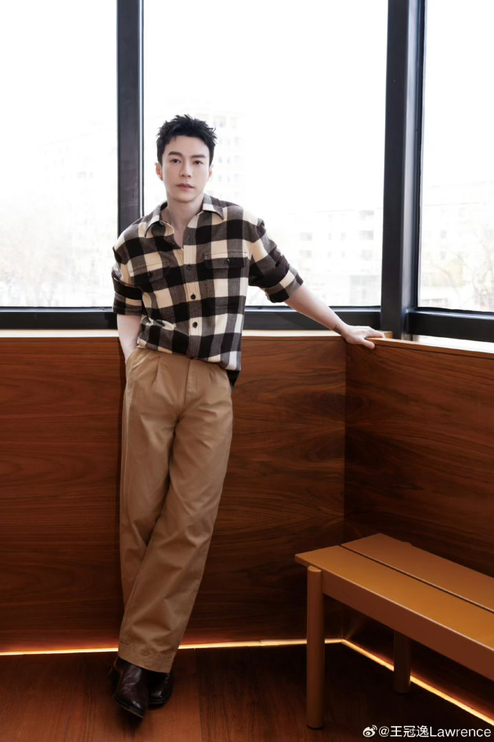 王冠逸新剧有种道明寺的蠢萌王冠逸新剧蠢萌式追爱 杜兆辉这追人方式确实有那味。被飞