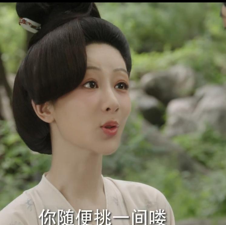《锦绣芳华》中淑妃深宫遥望南疆，轻叹：“牡丹，该归家了…”
而画舫之上，蒋大山执