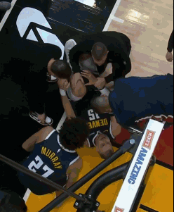 约基奇￼被队友误伤膝盖过度伸展，医学专家分析最坏情况是前叉撕裂约基奇受伤