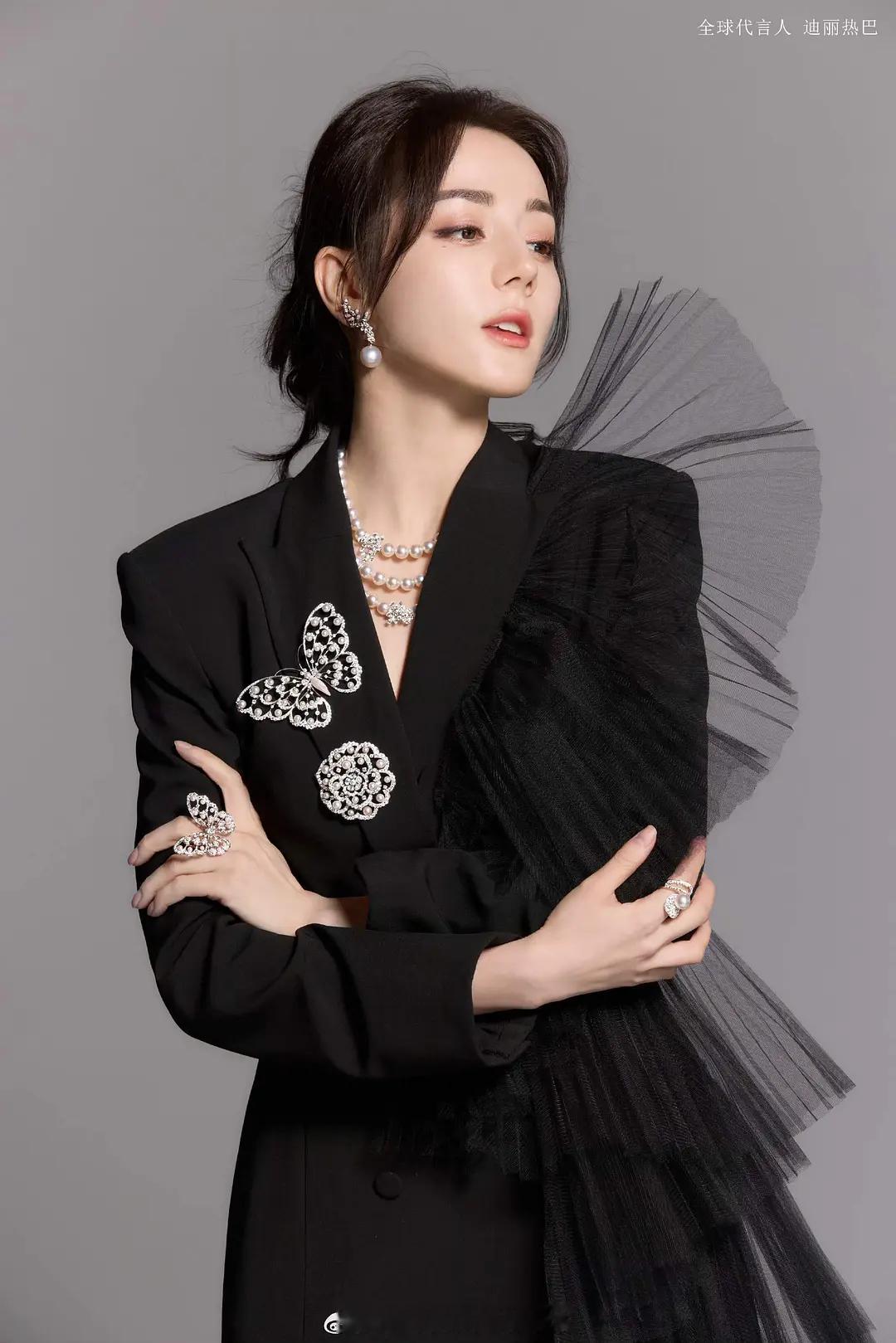 迪丽热巴御木本新图，珍珠配美人[流鼻血] ​​​