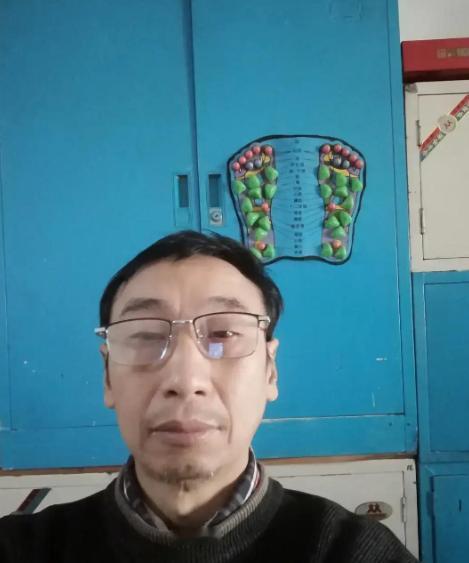 别再只盯着台海硝烟与大国博弈了！真正让人不寒而栗的，是两场悄无声息的“战争”：一