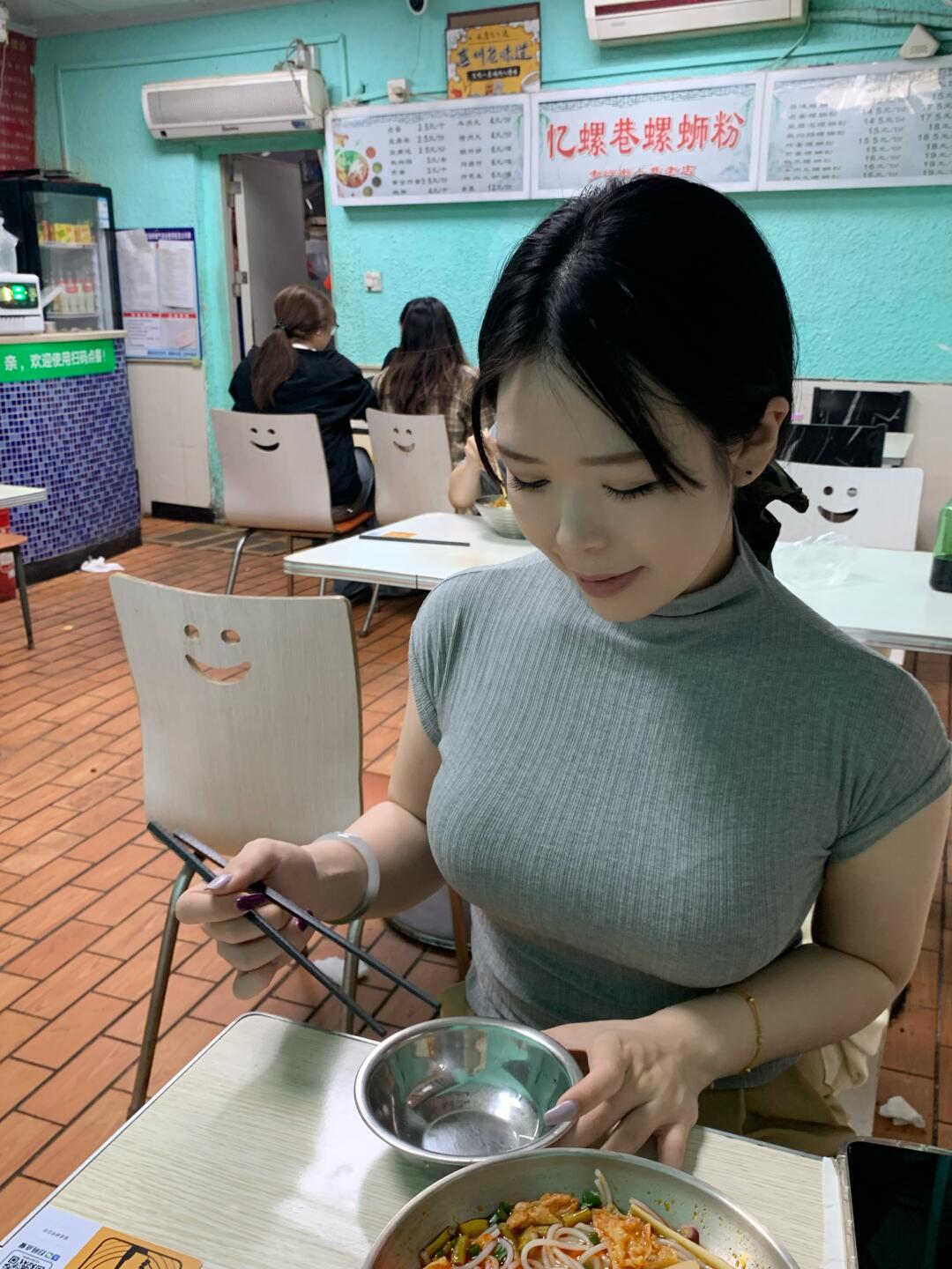 跟着小学生去吃情怀老店🍜