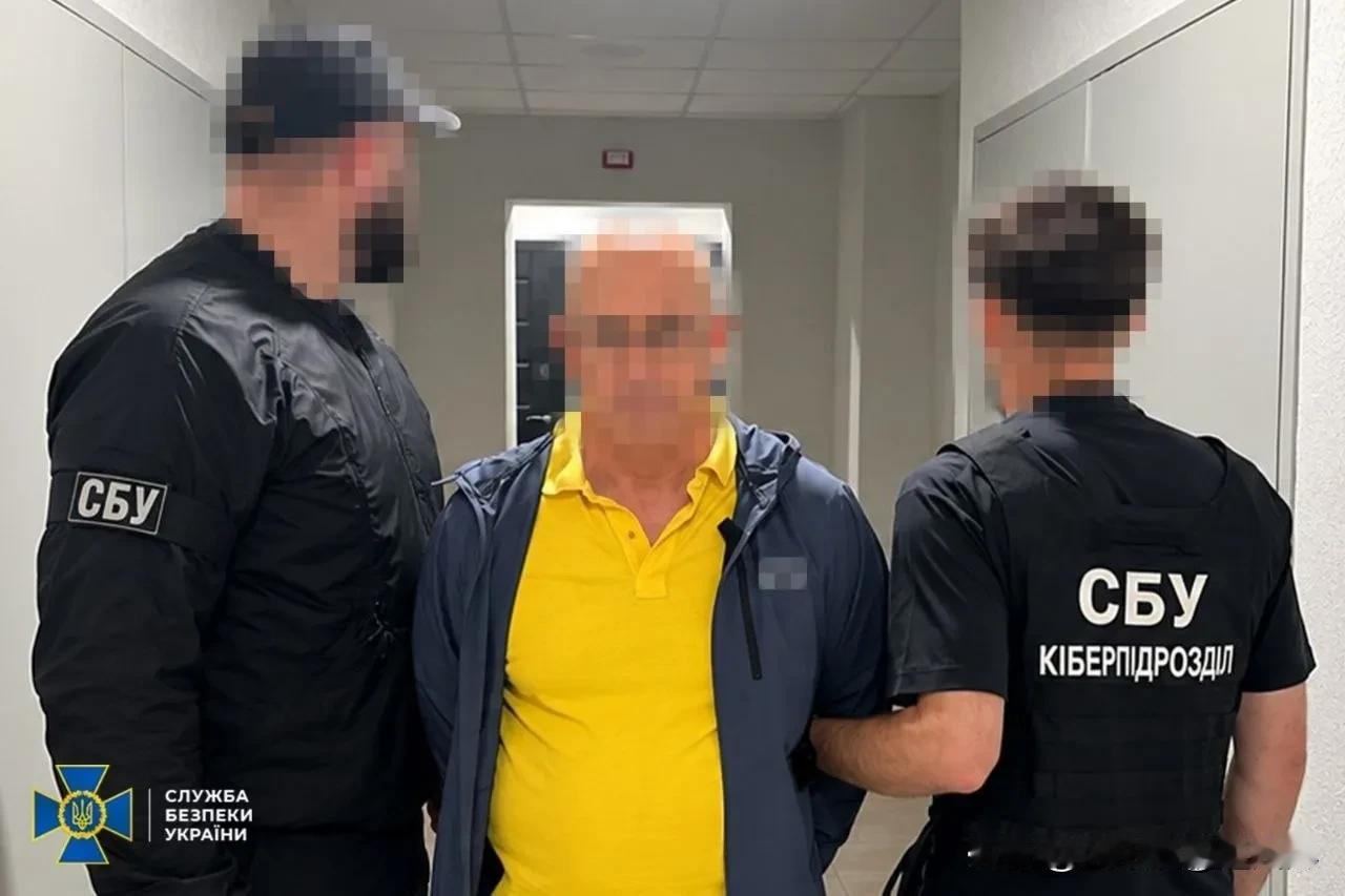 又一个主动撞上门的。克里米亚一名前政府官员绕了好几段路线，在2026年抵达基辅。