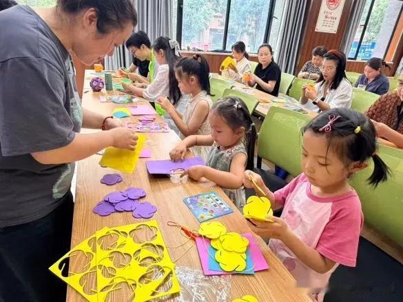 万柏林区下元街道纺织苑西社区：“西引力”聚邻里情 指尖绽放“健康花”

7月21